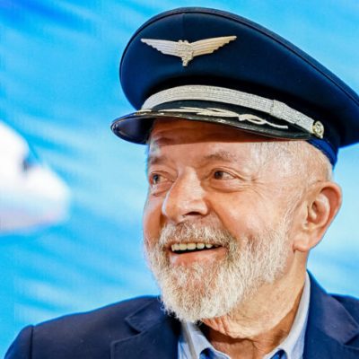 Presidente da República, Luiz Inácio Lula da Silva, durante Cerimônia de entrega de aeronave da Embraer à Azul, no Fábrica da Embraer, Hangar F300 – São José dos Campos