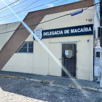 Delegacia de Macaíba, na Grande Natal, fechada na manhã desta terça-feira (23) — Foto: Vinícius Marinho/Inter TV Cabugi
