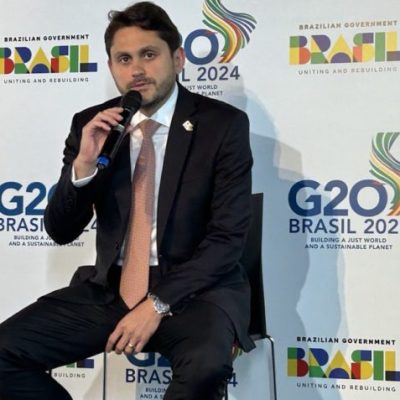 O ministro das Comunicações, Juscelino Filho, durante fala a jornalistas depois de reunião do Grupo de Trabalho de Economia Digital do G20 | 18.abr.2024