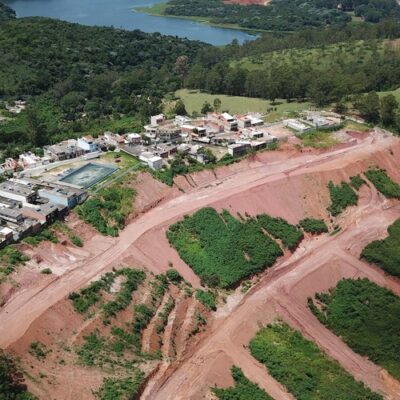 Loteamento ilegal ao lado da represa de Guarapiranga, na região Sul de São Paulo, construído por facção criminosa