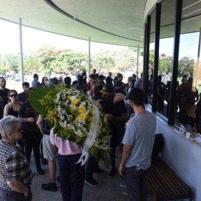 Centenas de amigos e familiares estiveram presente no sepultamento de Kiki Ferrari -  (crédito: Gladyston Rodrigues/EM/D.A Press)