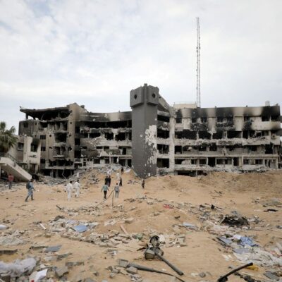 Hospital Al Shifa de Gaza após invasão israelense
 8/4/2024    REUTERS/Dawoud Abu Alkas