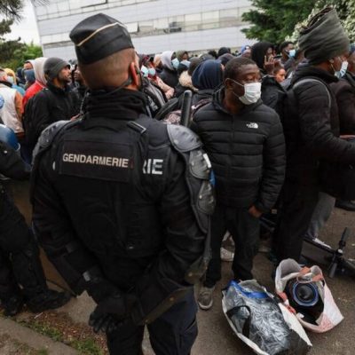 A polícia evacuou acampamento em Vitry-sur-Seine (Val-de-Marne), onde quase 300 pessoas encontraram refúgio