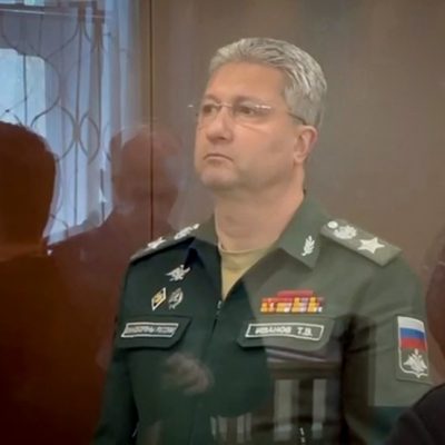 Timur Ivanov apresentou-se a corte de Moscou trajando uniforme militar