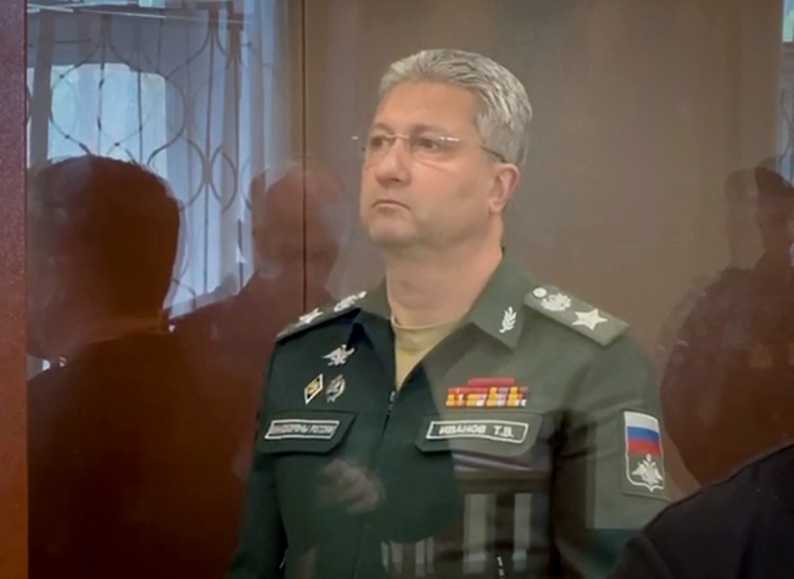 Timur Ivanov apresentou-se a corte de Moscou trajando uniforme militar