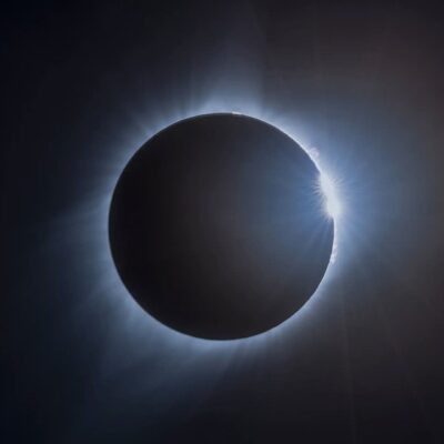 O efeito “anel de diamante” durante o eclipse solar de 2017