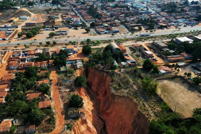 As voçorocas que ameaçam cidade brasileira - e são problema global -  (crédito: BBC Geral)