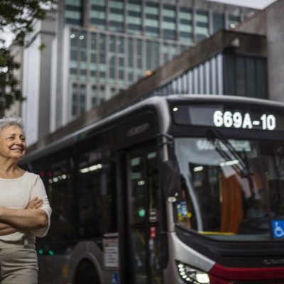 A professora Andreina Nigriello, autora de livro que traça a história dos transportes na capital paulista
