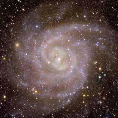 Galáxia espiral IC 342 fotografada pelo telescópio Euclides