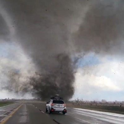 Mais de 20 tornados atingiram três estados americanos nesta sexta-feira