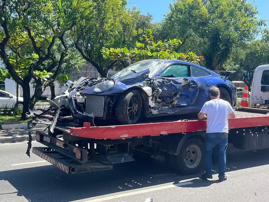 Porsche que bateu em Renault Sandero e culminou na morte de motorista de aplicativos
