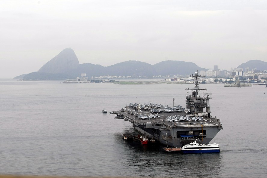 USS George Washington em sua última visita ao Brasil, em 2015