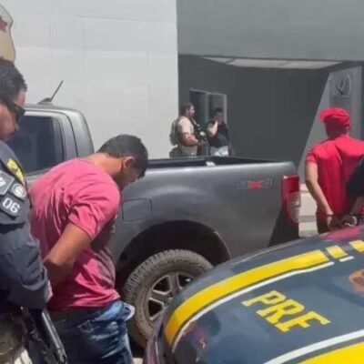 Chegada dos fugitivos de Mossoró, presos, à sede da PF em Marabá; eles foram levados para o Rio Grande do Norte na madrugada desta sexta-feira (5) -  (crédito: Divulgação/PRF)