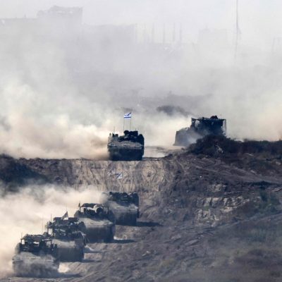 Coluna de tanques israelenses retorna da Faixa de Gaza