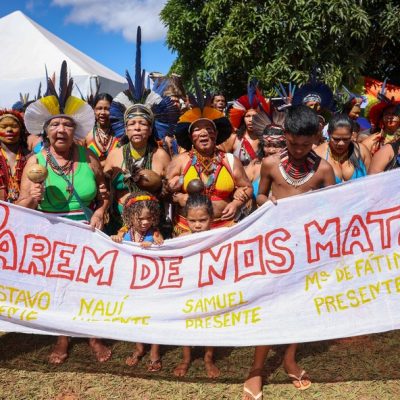 Indígenas protestam contra o marco temporal na vigésima edição do Acampamento Terra Livre (ATL)