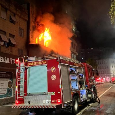 Incêndio em pousada em Porto Alegre deixou ao menos dez mortos e sete feridos em estado grave