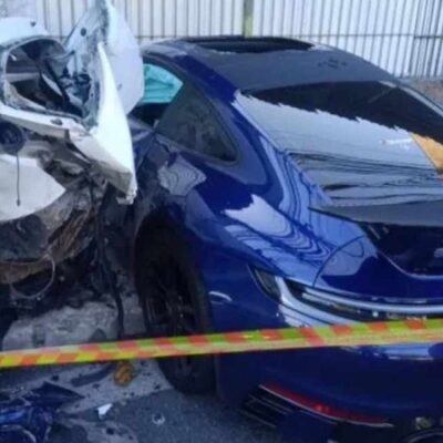 O Porsche bateu na traseiro de um carro do motorista de aplicativo Ornaldo da Silva Viana, que morreu no hospital -  (crédito: Reprodução/ Redes Sociais)