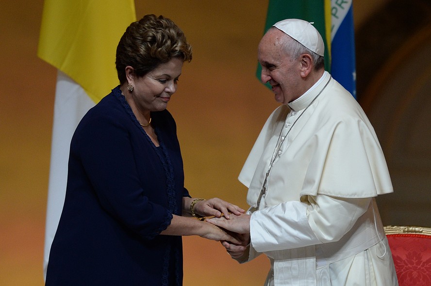 O Papa Francisco e a então presidente Dilma Rousseff durante a cerimônia no Palácio Guanabara, em 22 de julho de 2013