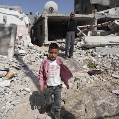Destruição em Nuseirat, na região central da Faixa de Gaza
