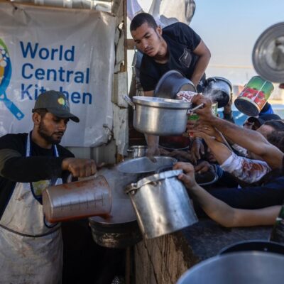 Voluntários do grupo World Central Kitchen na Faixa de Gaza