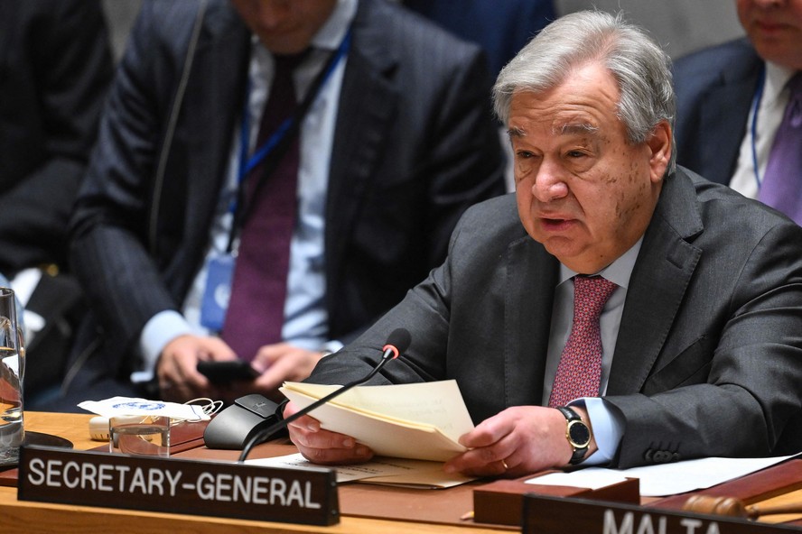 Secretário-geral da ONU, António Guterres, fala durante reunião do Conselho de Segurança da ONU que discutiu a crise no Oriente Médio