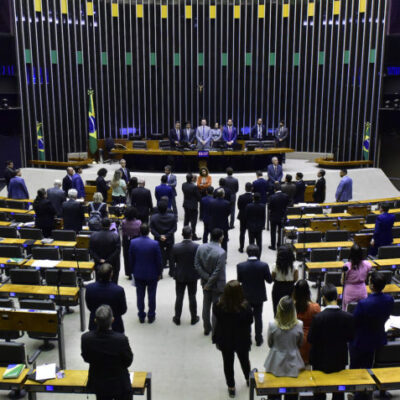 Deputados em plenário durante votação