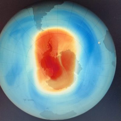 Imagem produzida pela Nasa mostra as dimensões do buraco de ozônio sobre a Antárctica em novembro de 2023