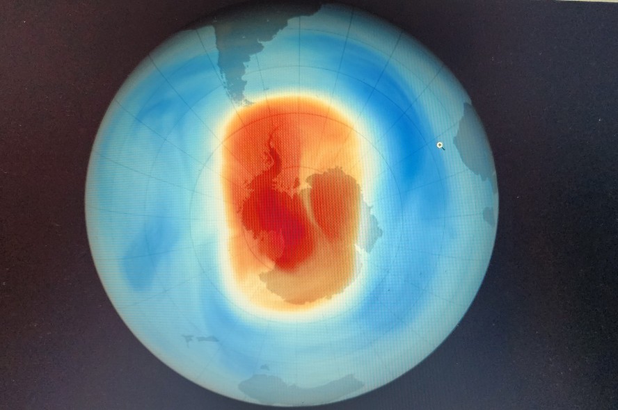 Imagem produzida pela Nasa mostra as dimensões do buraco de ozônio sobre a Antárctica em novembro de 2023