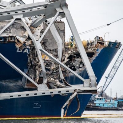 Autoridades criam corredor temporário de navegação entre destroços da ponte de Baltimore, nos EUA