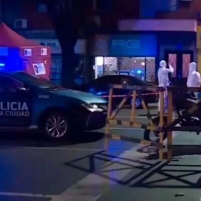 Motociclista morre após derrapar em óleo e ser atropelado por caminhão de lixo, na Argentina