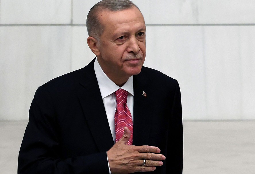 O presidente turco, Recep Tayyip Erdogan, toma posse após ser reeleito presidente da Turquia
