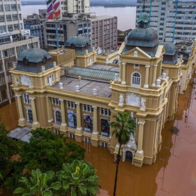 Centro de Porto Alegre, no Rio Grande do Sul tomado pela água
