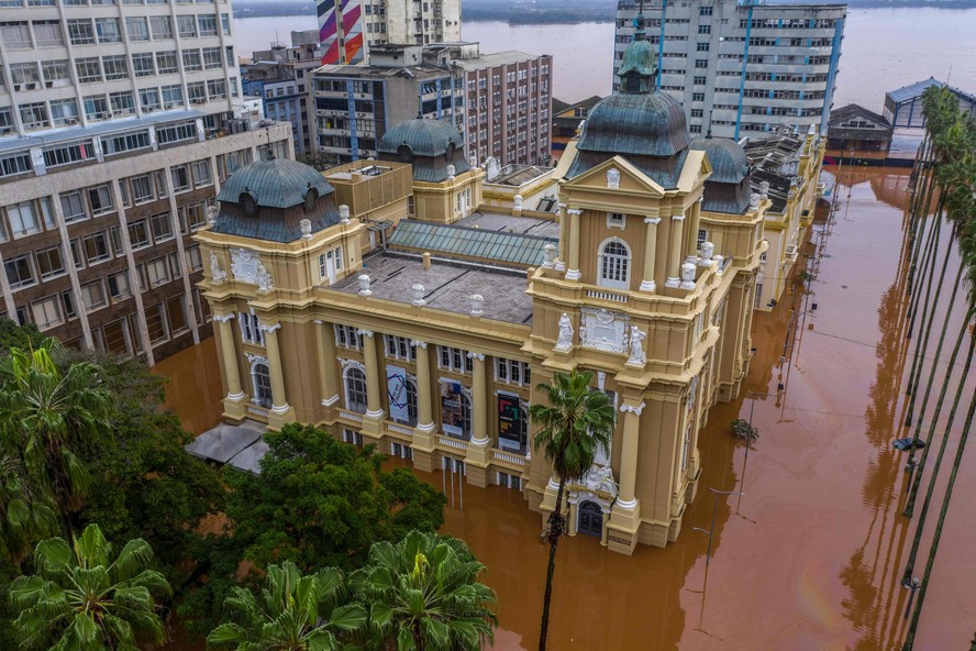 Centro de Porto Alegre, no Rio Grande do Sul tomado pela água