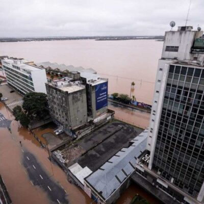 Região do centro histórico de Porto Alegre sofre com as inundações -  (crédito:  AFP)