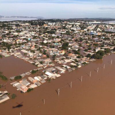 Vista aérea da cidade de Eldorado do Sul (RS) alagada após temporais