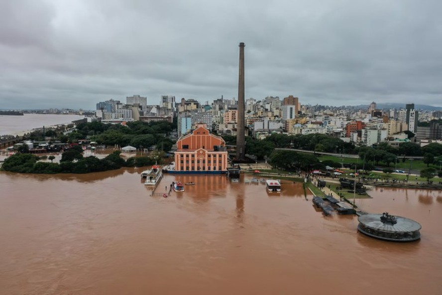 Guaíba tem elevação recorde após chuvas dos últimos dias: Porto Alegre fica debaixo d'água