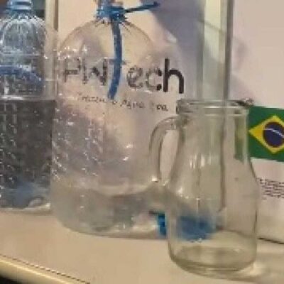 Segundo Felipe Neto, com os purificadores, será possível produzir 1,5 milhão de litros de água por dia -  (crédito: Reprodução/Twitter/@felipeneto)
