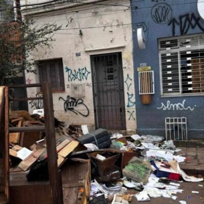 Lixos e entulhos nas ruas de Porto Alegre -  (crédito: Henrique Lessa/CB/D.A Press)
