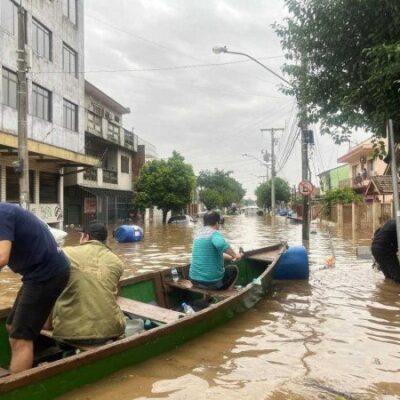 Os próximos dias serão de trégua na chuva e temperatura amena na capital gaúcha – o que deve auxiliar nos resgates -  (crédito: Joshua Straccioni/AFP)