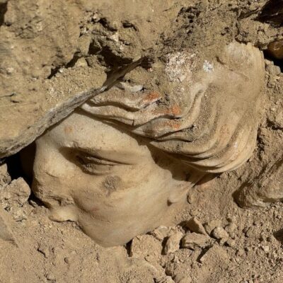 Deusa da Saúde: Cabeça de estátua mitológica com mais de 2 mil anos é encontrada na Turquia