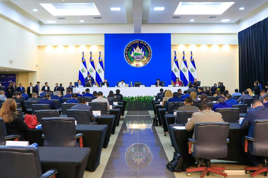 Congresso de El Salvador aprova emenda que permite alterações rápidas na Constituição