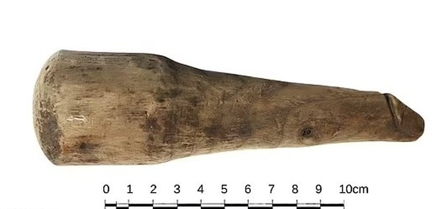 Os pesquisadores acreditam que, dado o seu tamanho natural, o objeto de madeira pode ter sido usado com intuito sexual