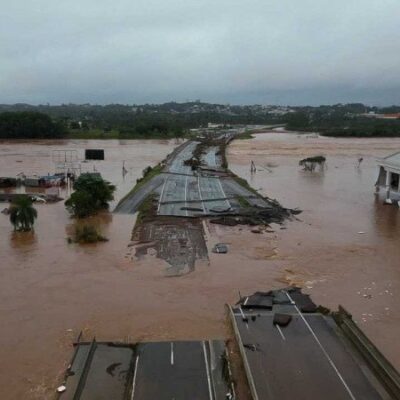 Trecho da BR-386 totalmente destruído pela força das águas do Rio Taquari, em Lageado: cidade está isolada -  (crédito:  AFP)
