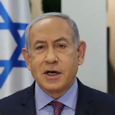 Benjamin Netanyahu em Tel Aviv
 31/12/2023    ABIR SULTAN/Pool via REUTERS