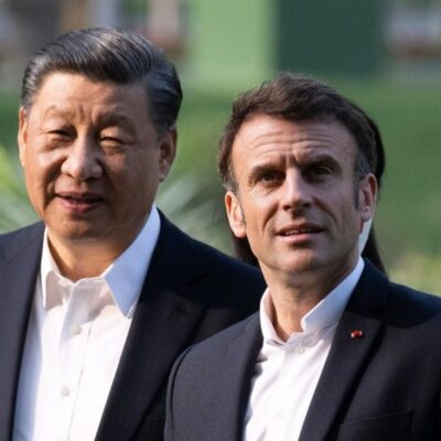 Presidentes da China, Xi Jinping, e da França, Emmanuel Macron, nos jardins da residência do governador de Guandong