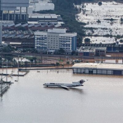 O aeroporto Salgado Filho, em Porto Alegre (RS), inundado por causa das chuvas