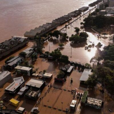 Com 66 pessoas abrigadas após enchentes, igreja em Porto Alegre não tem mais vagas -  (crédito: Fernando Otto/BBC)