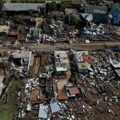 Vista aérea de Arroio do Meio, Rio Grande do Sul, Brasil, tirada em 15 de maio de 2024, após enchentes que devastaram a região.