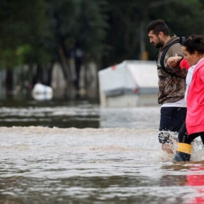 Muitos voluntários já tinham atuado nas enchentes de 2023 -  (crédito: Luiz Antônio Araújo)