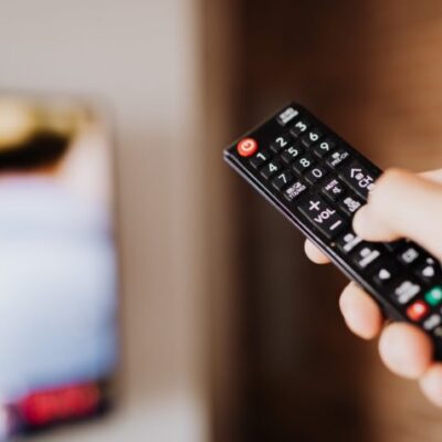 A TV aberta se manteve no 1º trimestre de 2022 como o segmento que registrou maior investimento em publicidade (R$ 1,7 bilhão)